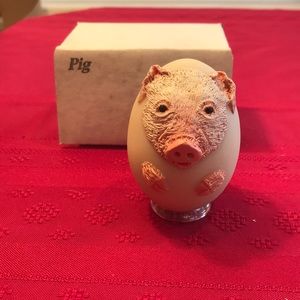 Eggcentrics Pig Sculpture